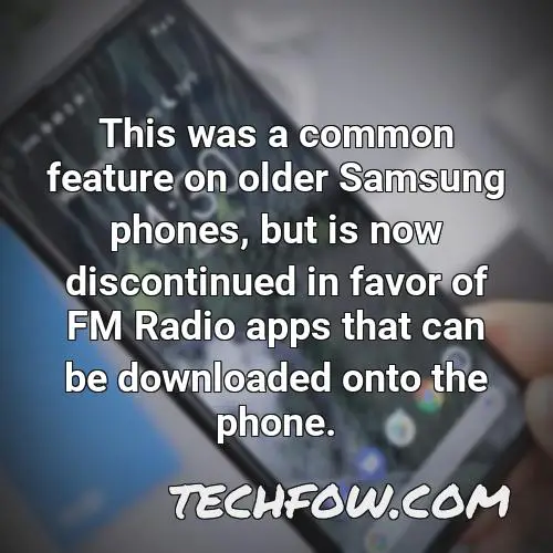 this was a common feature on older samsung phones but is now discontinued in favor of fm radio apps that can be downloaded onto the phone