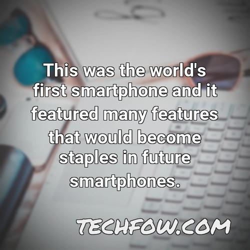 this was the world s first smartphone and it featured many features that would become staples in future smartphones