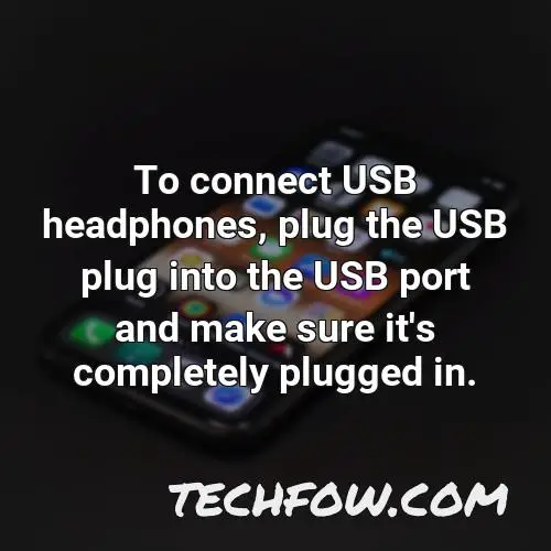 to connect usb headphones plug the usb plug into the usb port and make sure it s completely plugged in