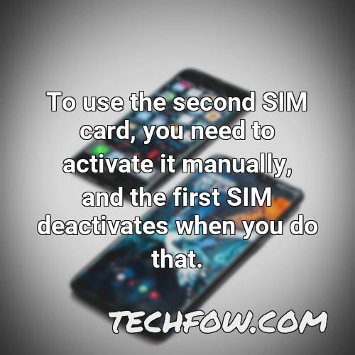 to use the second sim card you need to activate it manually and the first sim deactivates when you do that