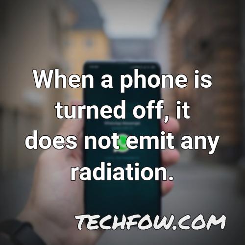 when a phone is turned off it does not emit any radiation