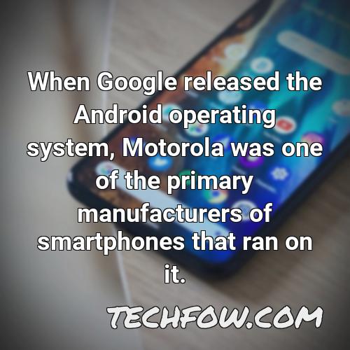 when google released the android operating system motorola was one of the primary manufacturers of smartphones that ran on it