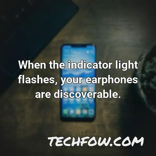 when the indicator light flashes your earphones are discoverable