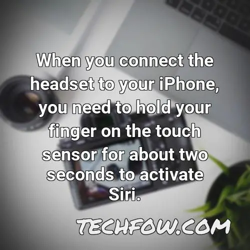 when you connect the headset to your iphone you need to hold your finger on the touch sensor for about two seconds to activate siri