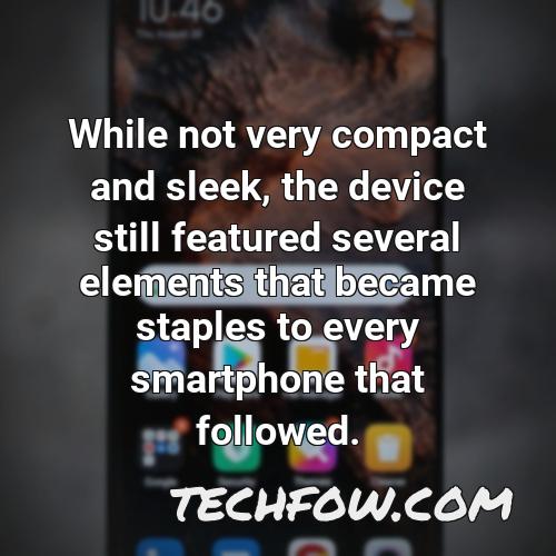 while not very compact and sleek the device still featured several elements that became staples to every smartphone that followed 1