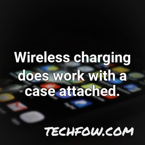 wireless charging does work with a case attached