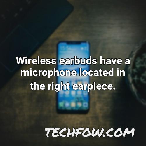 wireless earbuds have a microphone located in the right earpiece