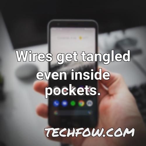 wires get tangled even inside pockets