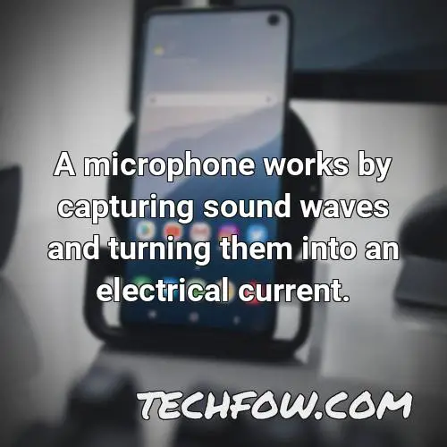 a microphone works by capturing sound waves and turning them into an electrical current