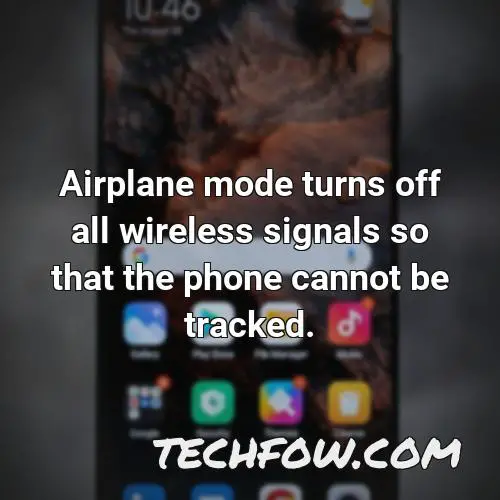 airplane mode turns off all wireless signals so that the phone cannot be tracked