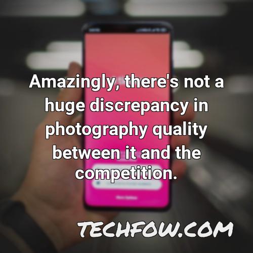 amazingly there s not a huge discrepancy in photography quality between it and the competition 1