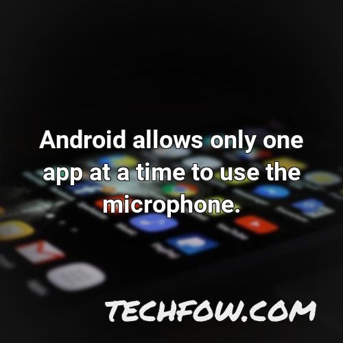 android allows only one app at a time to use the microphone