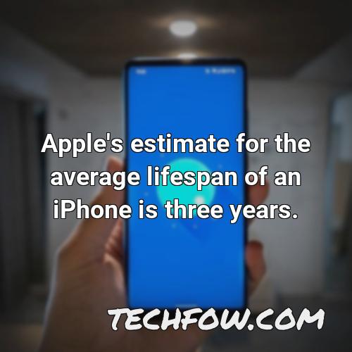 apple s estimate for the average lifespan of an iphone is three years