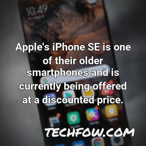 apple s iphone se is one of their older smartphones and is currently being offered at a discounted price