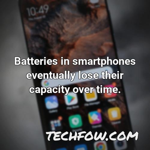 batteries in smartphones eventually lose their capacity over time