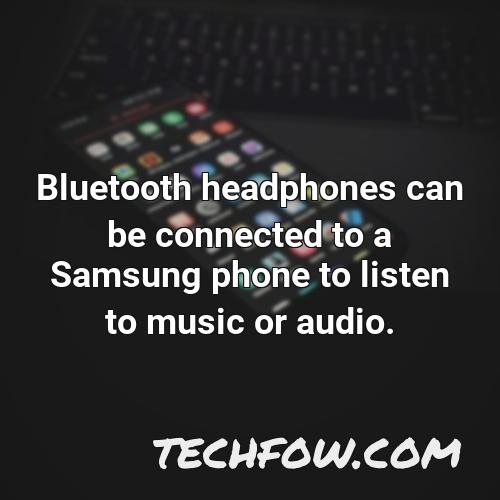 bluetooth headphones can be connected to a samsung phone to listen to music or audio
