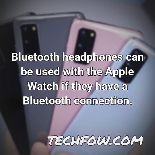 bluetooth headphones can be used with the apple watch if they have a bluetooth connection