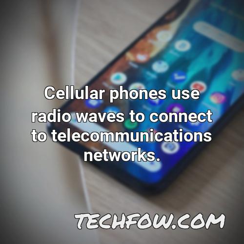 cellular phones use radio waves to connect to telecommunications networks 1