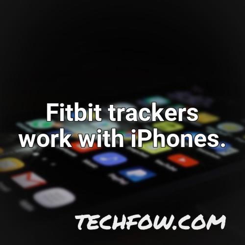 fitbit trackers work with iphones
