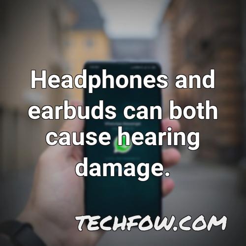 headphones and earbuds can both cause hearing damage