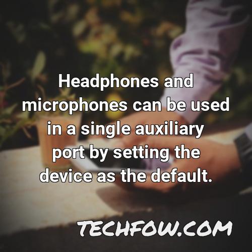 headphones and microphones can be used in a single auxiliary port by setting the device as the default