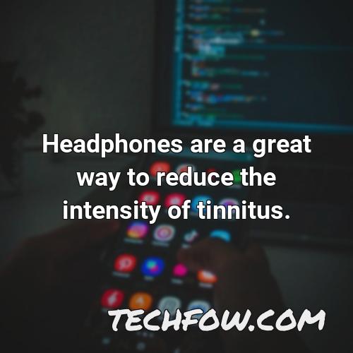 headphones are a great way to reduce the intensity of tinnitus