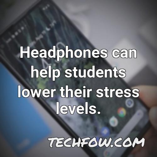 headphones can help students lower their stress levels