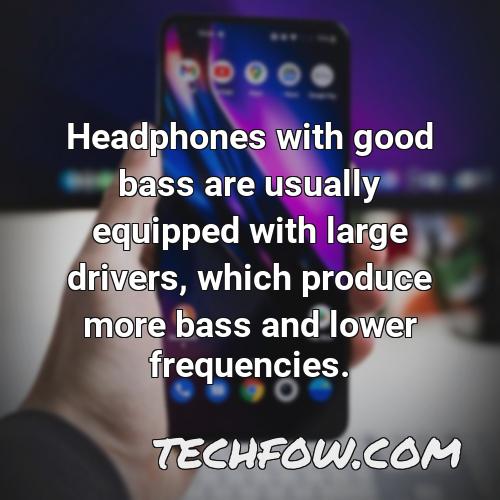 headphones with good bass are usually equipped with large drivers which produce more bass and lower frequencies