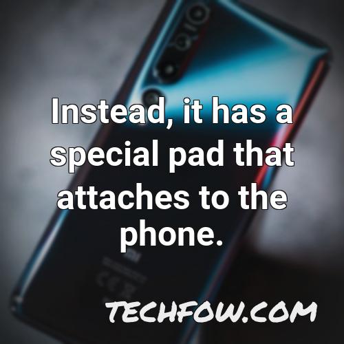 instead it has a special pad that attaches to the phone