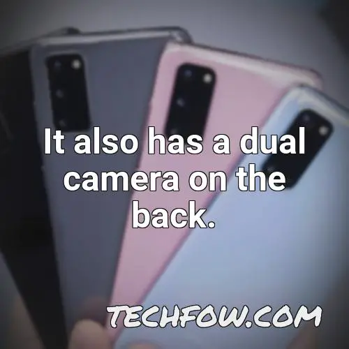 it also has a dual camera on the back