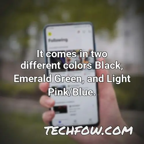 it comes in two different colors black emerald green and light pink blue