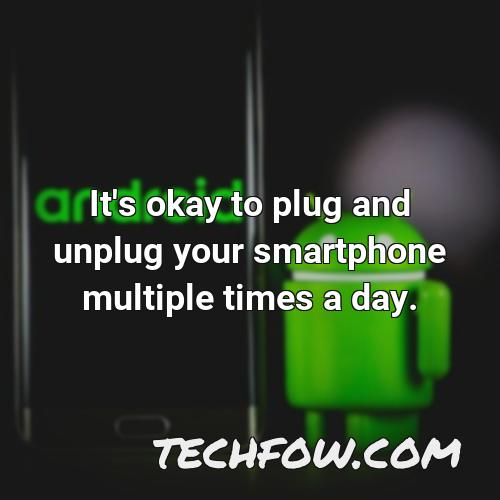 it s okay to plug and unplug your smartphone multiple times a day 1