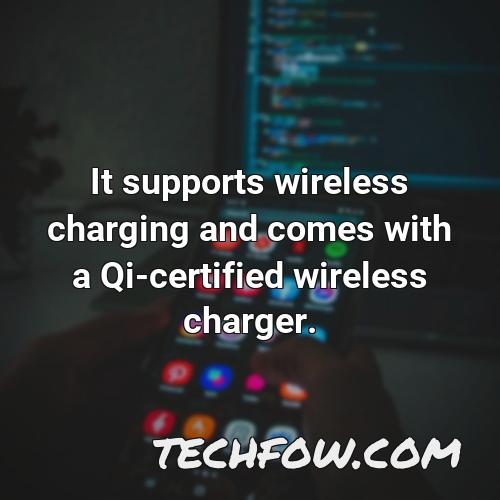 it supports wireless charging and comes with a qi certified wireless charger