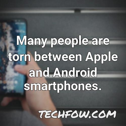 many people are torn between apple and android smartphones