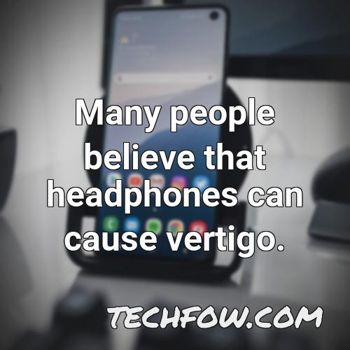 many people believe that headphones can cause vertigo