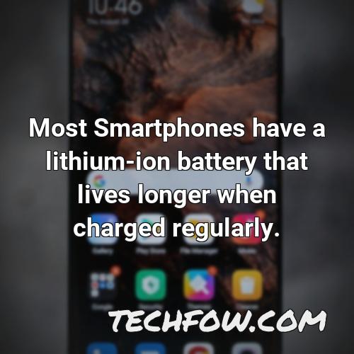 most smartphones have a lithium ion battery that lives longer when charged regularly