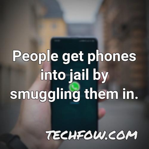 people get phones into jail by smuggling them in