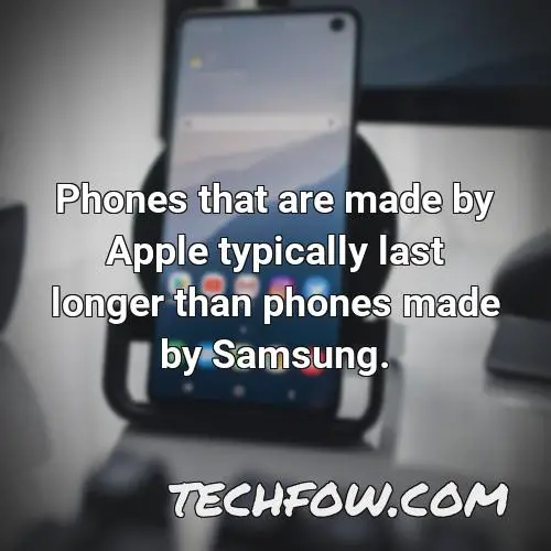 phones that are made by apple typically last longer than phones made by samsung