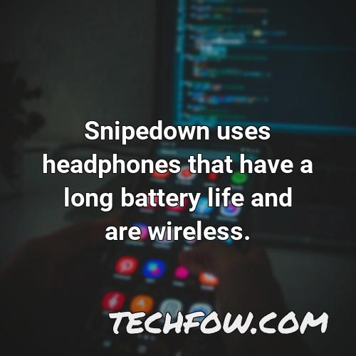 snipedown uses headphones that have a long battery life and are wireless