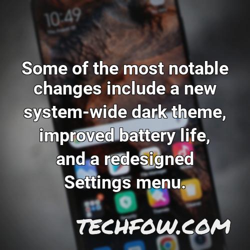 some of the most notable changes include a new system wide dark theme improved battery life and a redesigned settings menu