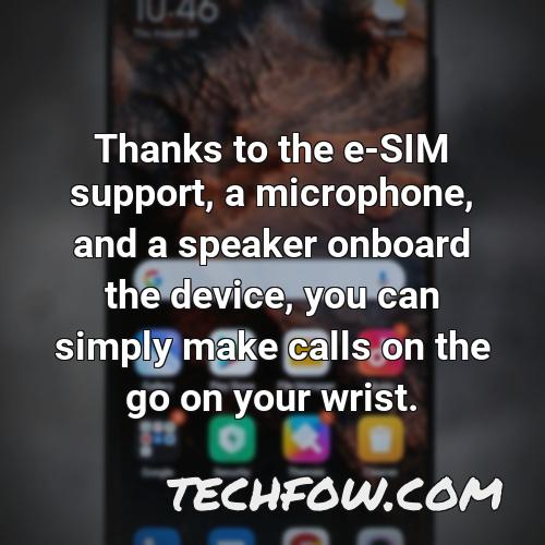 thanks to the e sim support a microphone and a speaker onboard the device you can simply make calls on the go on your wrist