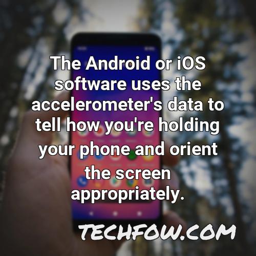 the android or ios software uses the accelerometer s data to tell how you re holding your phone and orient the screen appropriately