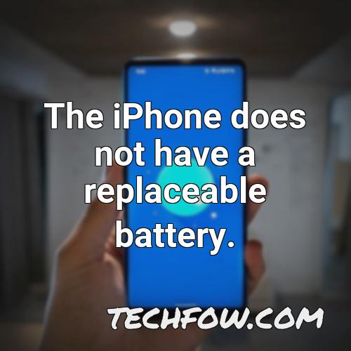 the iphone does not have a replaceable battery