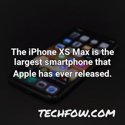 the iphone xs max is the largest smartphone that apple has ever released 1