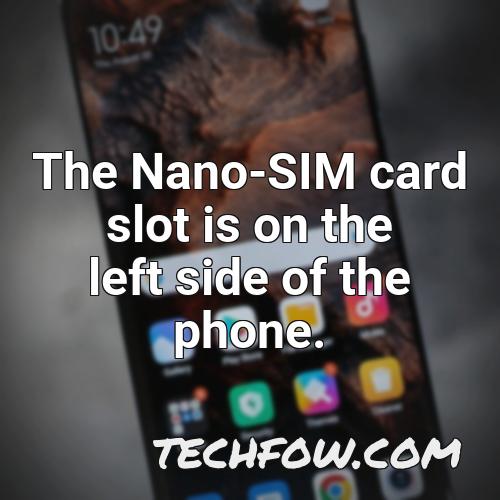 the nano sim card slot is on the left side of the phone