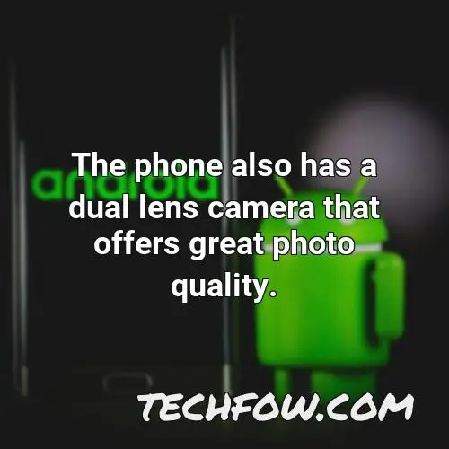 the phone also has a dual lens camera that offers great photo quality