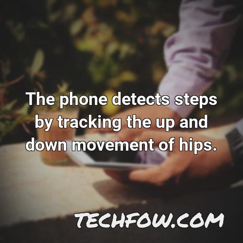 the phone detects steps by tracking the up and down movement of hips