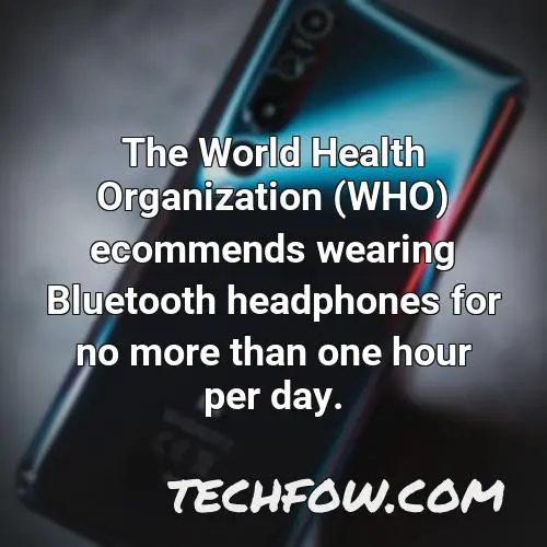 the world health organization who ecommends wearing bluetooth headphones for no more than one hour per day 3