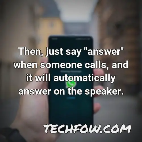 then just say answer when someone calls and it will automatically answer on the speaker