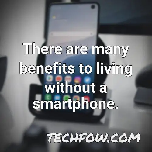 there are many benefits to living without a smartphone